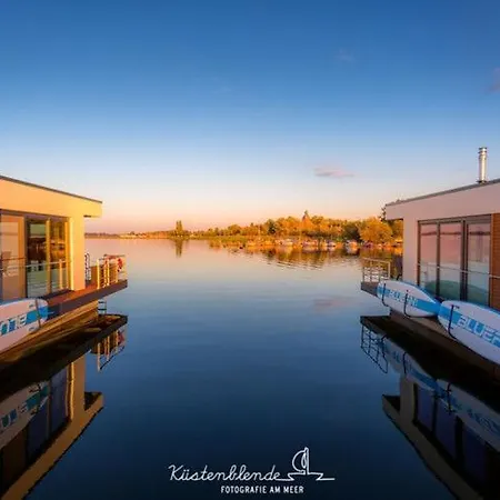 Houseboat In Damgarten * Ribnitz-Damgarten