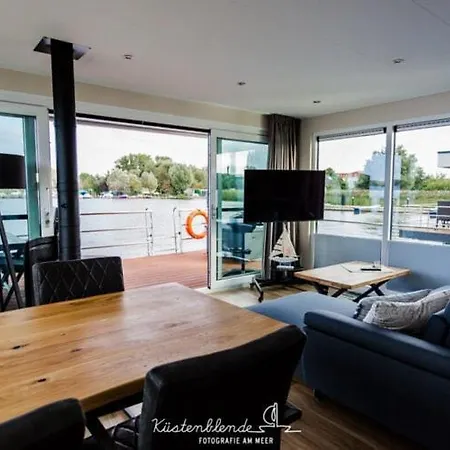 Houseboat In Damgarten * Ribnitz-Damgarten