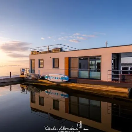 Houseboat In Damgarten